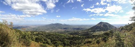 Spanish Study in Nicaragua Inside a Volcanic Crater!