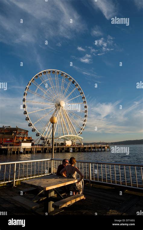 View From Seattle Waterfront Park Of The Great Wheel (Ferris Wheel) At ...