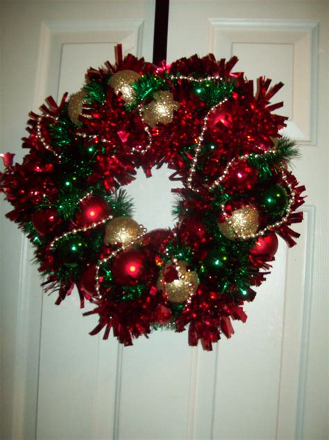 Christmas Classic-red, green and gold ornament wreath | Gold ornament ...