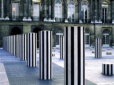 Les Deux Plateaux, sculpture in situ - Œuvres Daniel Buren