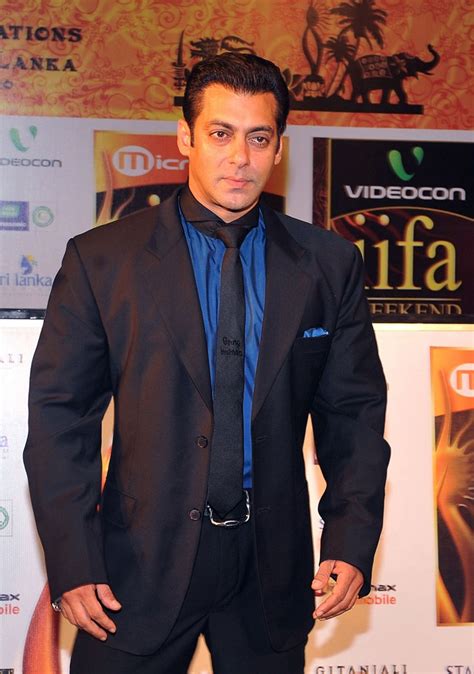 Latest News: Salman Khan at the IIFA Awards 2010 Green Carpet at Colombo