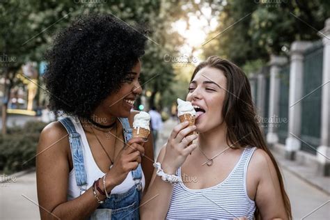 Friends eating one ice cream. | Photography website, Beautiful women ...