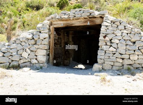 Mine shaft entrance hi-res stock photography and images - Alamy