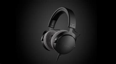 Guide To Choose The Best Headphones for Music Production