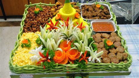 Nasi Kuning Tumpeng Ulang Tahun - Makanan Khas Indonesia