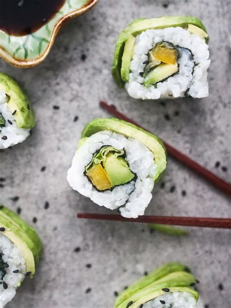 Avocado sushi roll | K33 Kitchen - Delicious plant-based vegan recipes