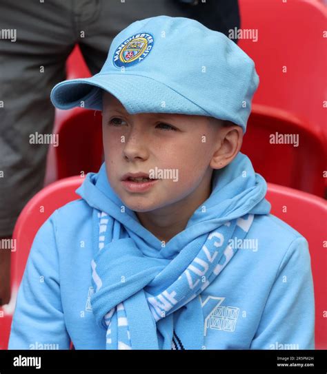 Manchester city fan hi-res stock photography and images - Alamy