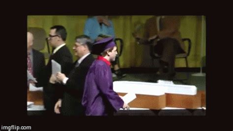 16 Epic Graduation Fails