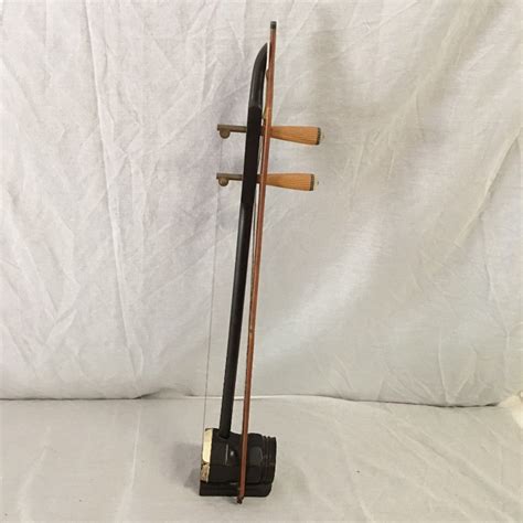 Lot 70 - Erhu Chinese Violin | EstateSales.org