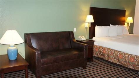 Regency Inn & Suites - UPDATED 2018 Prices & Hotel Reviews (Pittsburg, KS) - TripAdvisor