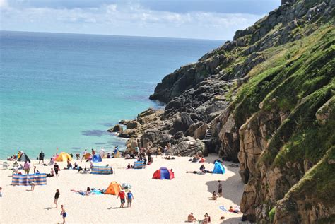 Cornwall: A Guide To Britain’s Stunning Seasides and Beaches • Beyond Words