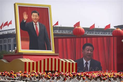 Portraits of Xi Jinping, Mao Zedong and Jiang Zemin. : r/MarxistCulture