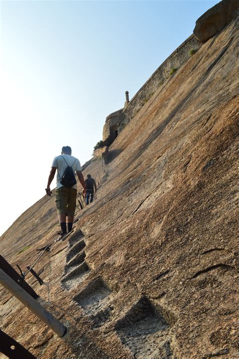 The Travel Reminiscenes: Madhugiri Fort Trekking