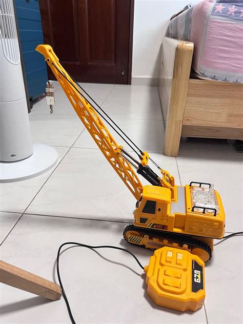 Crane toy car with controller, Hobbies & Toys, Toys & Games on Carousell