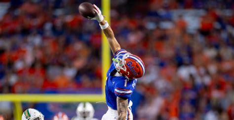 Florida's Ricky Pearsall makes insane one-handed catch in game (Video ...