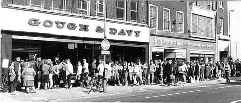 Incredible pics of shoppers packing into Hull city centre in days ...