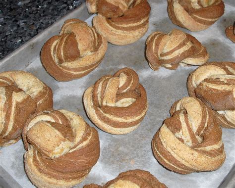 rye pumpernickel swirl bread | Rye rolls recipe, Rolls recipe, Homemade recipes