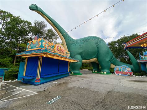 DinoLand USA Carnival Games Reopen With NEW Prizes Themed to the Land