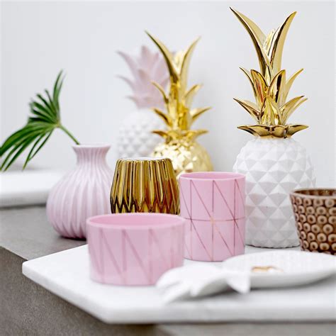 Die goldene Ananas von Bloomingville ist ein tolles Dekoelement, findet ihr nicht auch? | Ananas ...