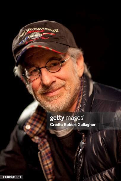 Jurassic Park Steven Spielberg Photos and Premium High Res Pictures ...