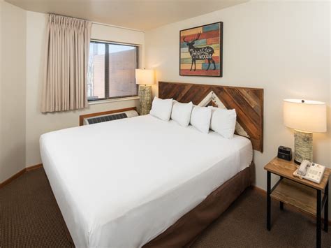 Lake Geneva Suites: Unwind in Luxury at Timber Ridge Lodge