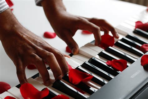 9 Piano Love Songs & Ideas for Valentine's Day | Pianote