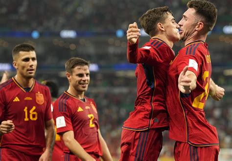 Promising Spain brings back the 'tiki-taka' at the World Cup | AP News