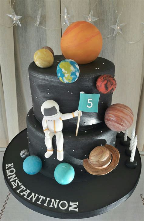 Astronaut and solar system cake | Torta para fiesta, Pastel de la galaxia, Pastelitos espaciales