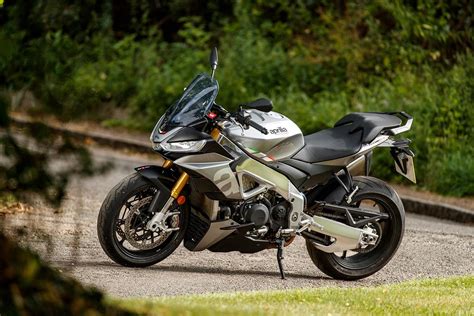 APRILIA TUONO V4 (2021 - on) Review