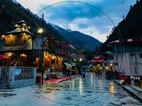 Image of Manikaran Gurudwara Market, Kasol, Himachal Pradesh, India-GZ816823-Picxy