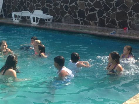 Stock Family Trip : 4th grade pool party