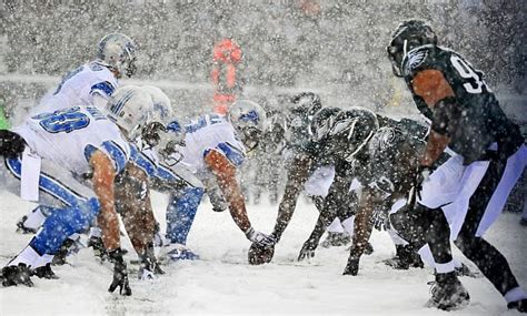 Sunday Scene, Week 14: NFL offenses remain open on snow day