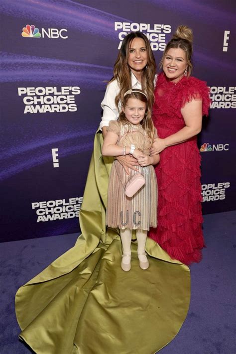 Kelly Clarkson has 'date night' with daughter River Rose at 2022 People ...