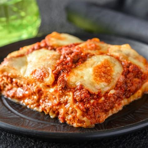 Lasagna Oven Temp (What Temperature to Cook Lasagna) - IzzyCooking