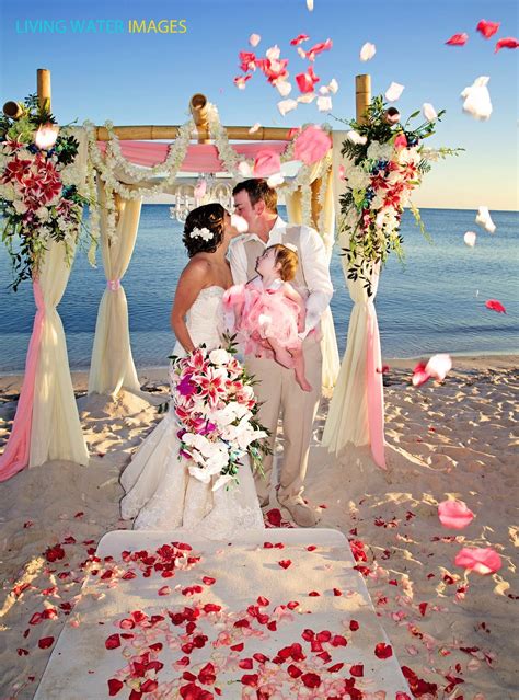 Wedding on Smathers Beach Key West Ceremony by Say Yes in Key West Photo by Living Water Images ...