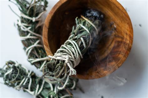 How To Make a DIY Sage Smudge Stick