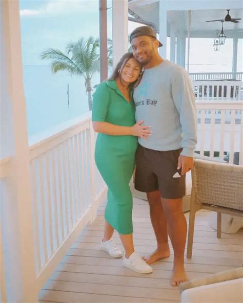 Tua Tagovailoa’s Fake Girlfriend: Is He Married? | Celebs In-depth