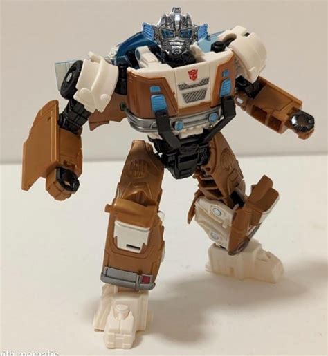 ROTB Wheeljack with both the Bumblebee head and the glasses : r ...