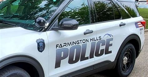 Farmington Hills police seek tips after stranger danger incident at bus stop - CBS Detroit