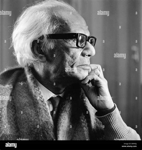 Novelist Martin Wickramasinghe Stock Photo - Alamy