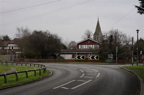 Wraysbury © Peter Trimming cc-by-sa/2.0 :: Geograph Britain and Ireland