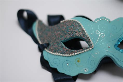 Masquerade Mask DIY - Oh Gosh Blog | Em