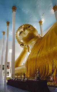 Indoor Reclining Buddha | On a wat trip with my friend and h… | Flickr