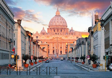 Early Access VIP Small Group Tour: Vatican Museums, Sistine Chapel and St. Peter's with ...