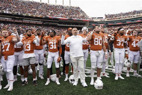 Texas Longhorns Football: Early 2022 Bowl Predictions: Texas vs ...