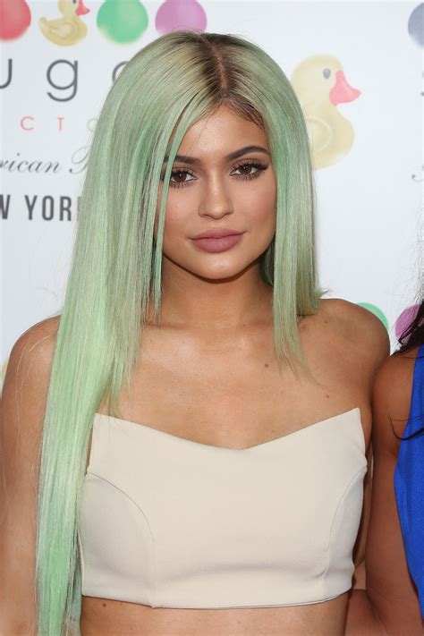 Kylie Jenner Hair Extensions - Kylie Jenner Hair Color Changes | Teen Vogue