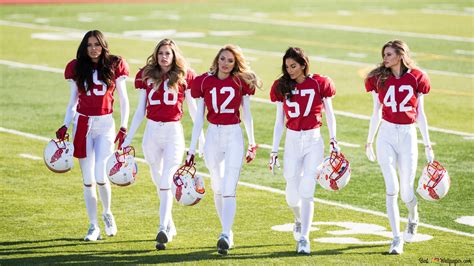 Beautiful female american football players 4K wallpaper download