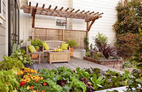 16 Simple Solutions for Small-Space Landscapes | Building a pergola, Pergola, Backyard pergola