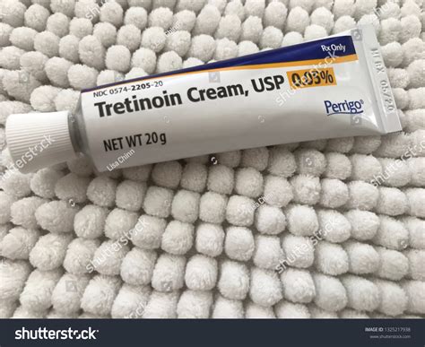 17 Tretinoin Cream Images, Stock Photos & Vectors | Shutterstock