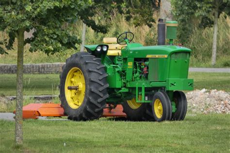 Deere 4020: Specs, Engine, Transmission, Dimensions